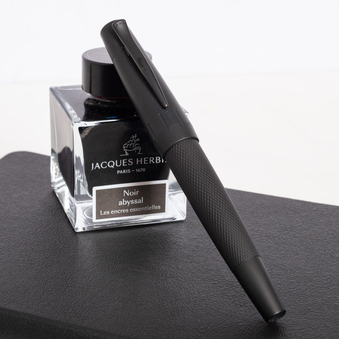 Faber-Castell E-Motion Pure Black Fountain Pen capped