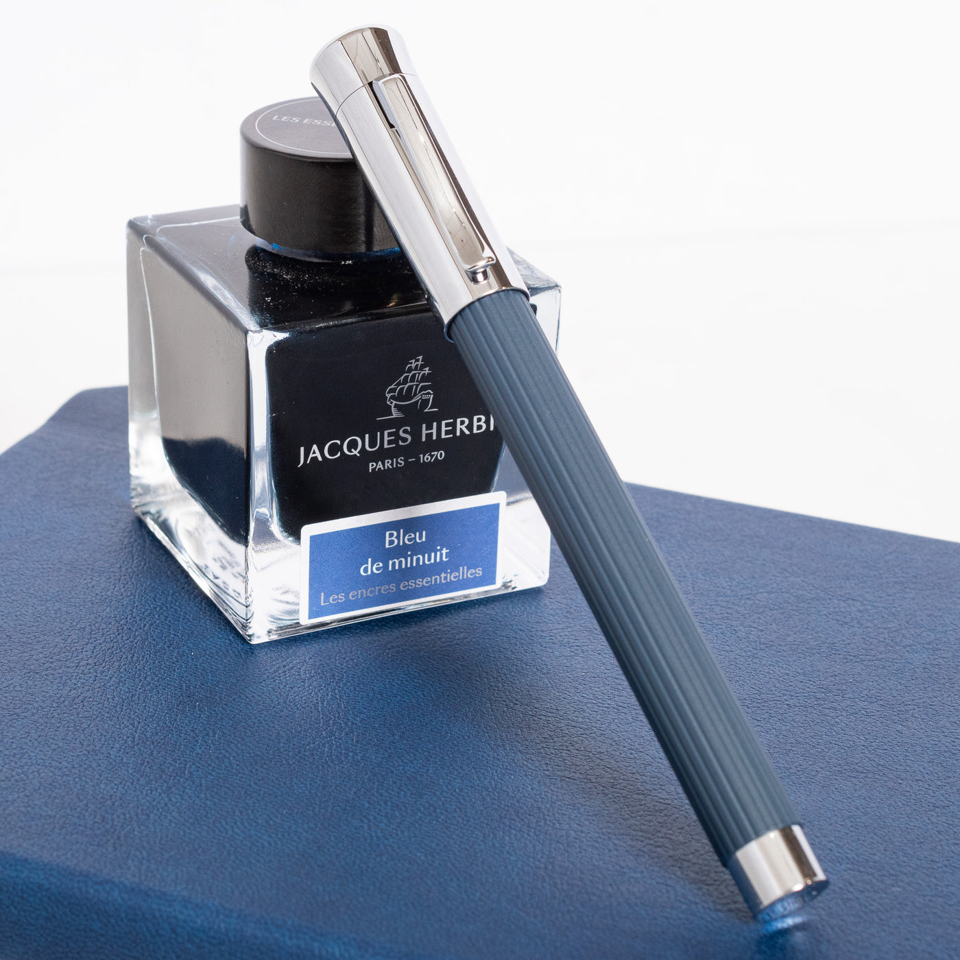Faber-Castell Tamitio Midnight Blue Fountain Pen capped