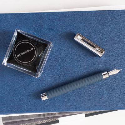Faber-Castell Tamitio Midnight Blue Fountain Pen uncapped