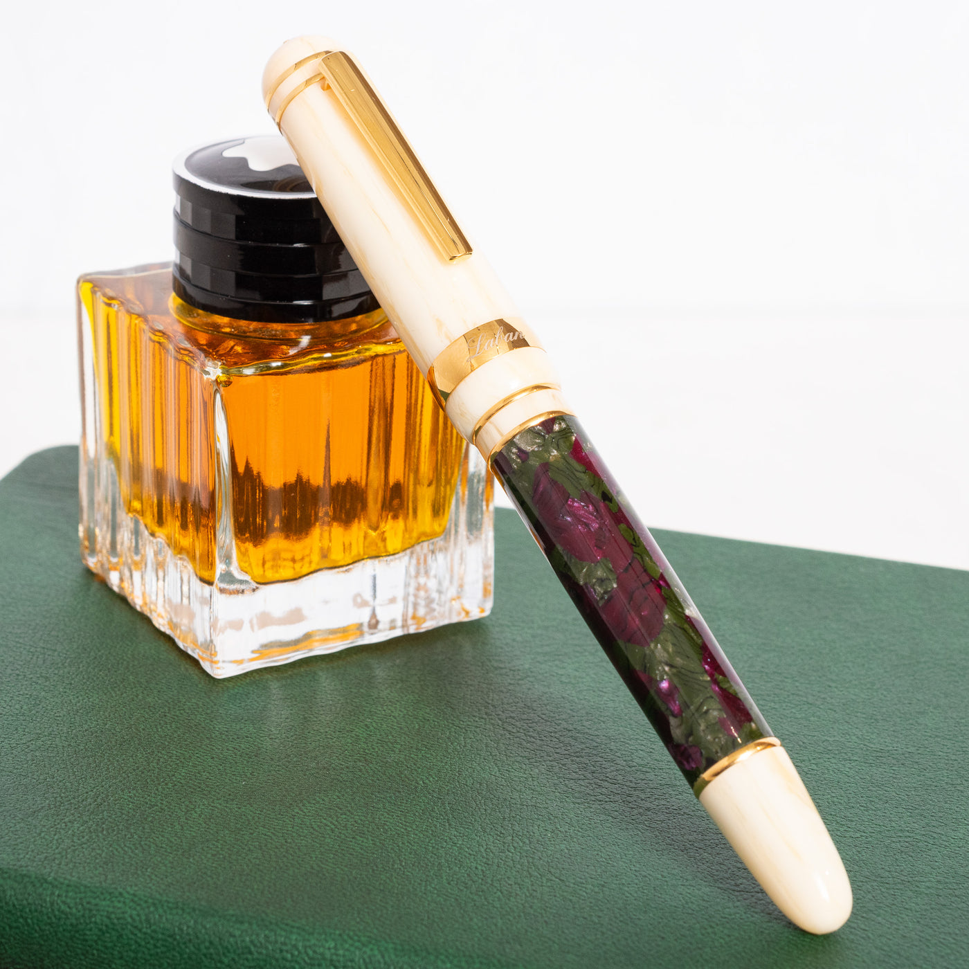 Laban 325 Fountain Pen - Damask capped
