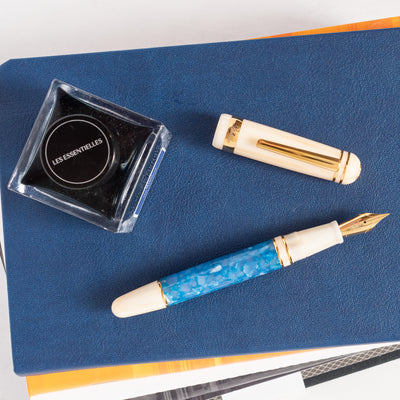 Laban 325 Fountain Pen - Ocean uncapped