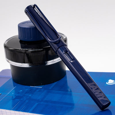LAMY Safari Dark Dusk fountain pen capped in shiny blue-purple