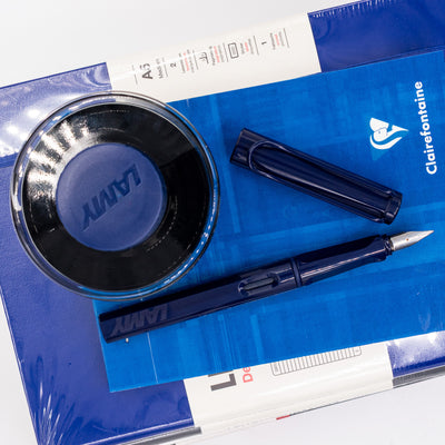 Overhead view of uncapped LAMY Safari Dark Dusk fountain pen