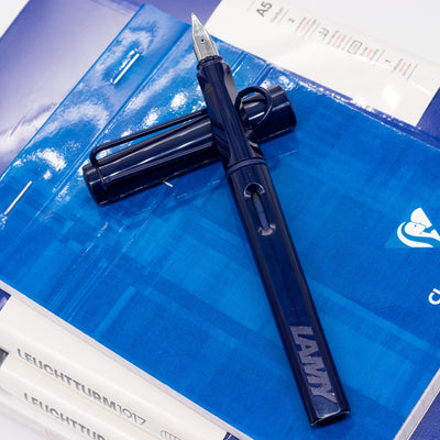 LAMY Safari Dark Dusk fountain pen resting horizontally on cap