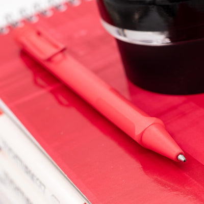 Close-up of ergonomic grip on the Safari Sunset Coral ballpoint pen