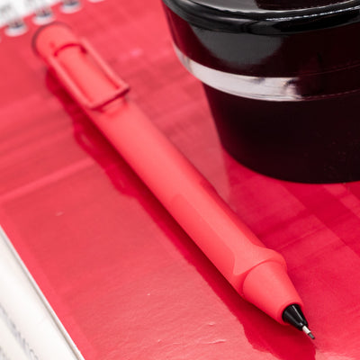 Close-up of the 0.5mm lead tip on the LAMY Safari Sunset Coral mechanical pencil
