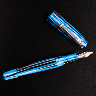 Top-down view of the Molteni Modelo 71 Blue & Rhodium Fountain Pen with the cap off.
