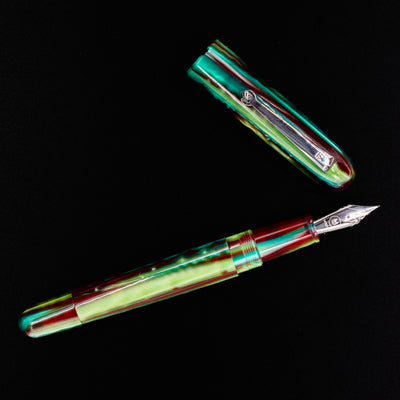 Flat lay image of the Molteni Modelo 71 Fountain Pen in Green and Rhodium, fully uncapped and displayed side by side with the cap