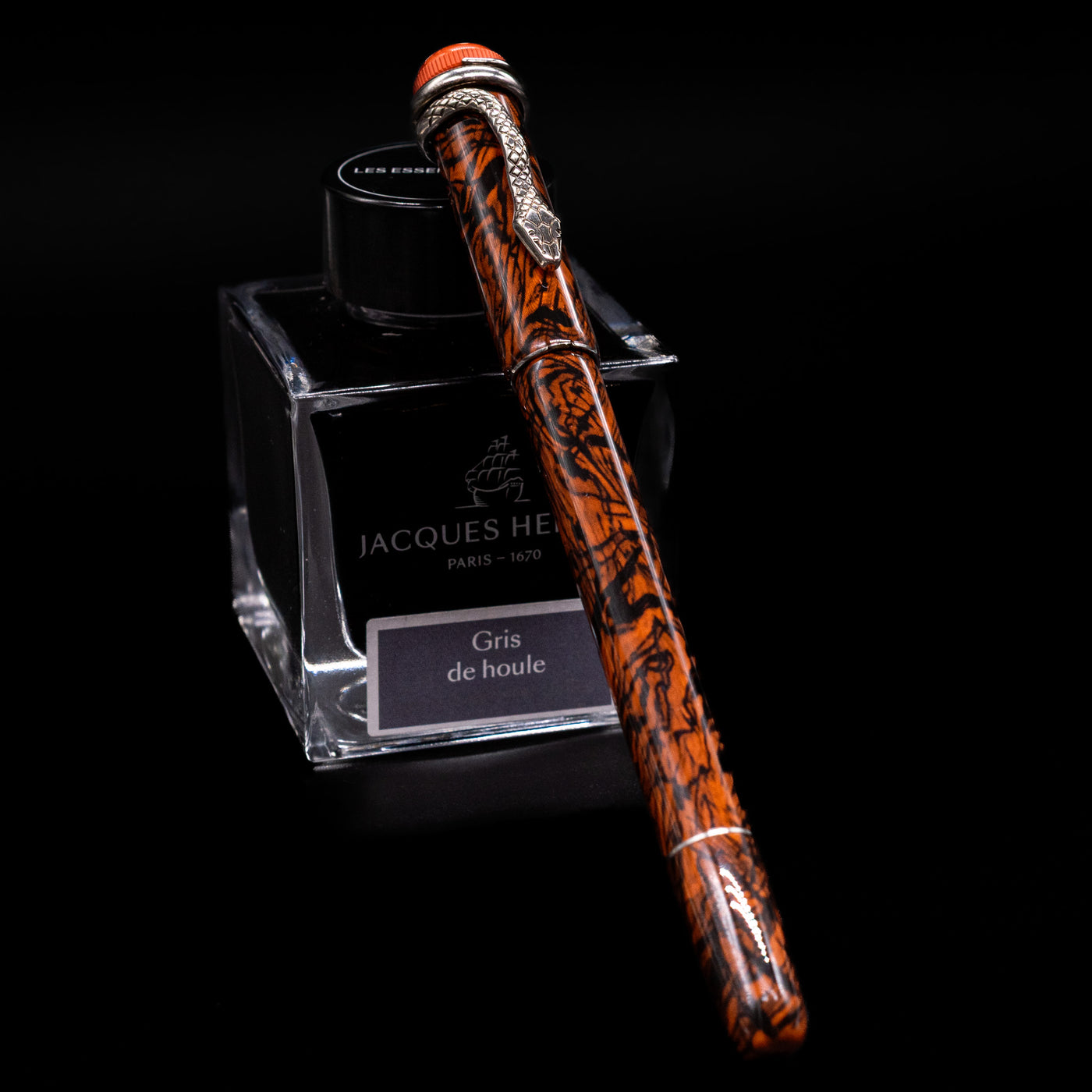 montblanc heritage rouge et noir marble fountain pen capped