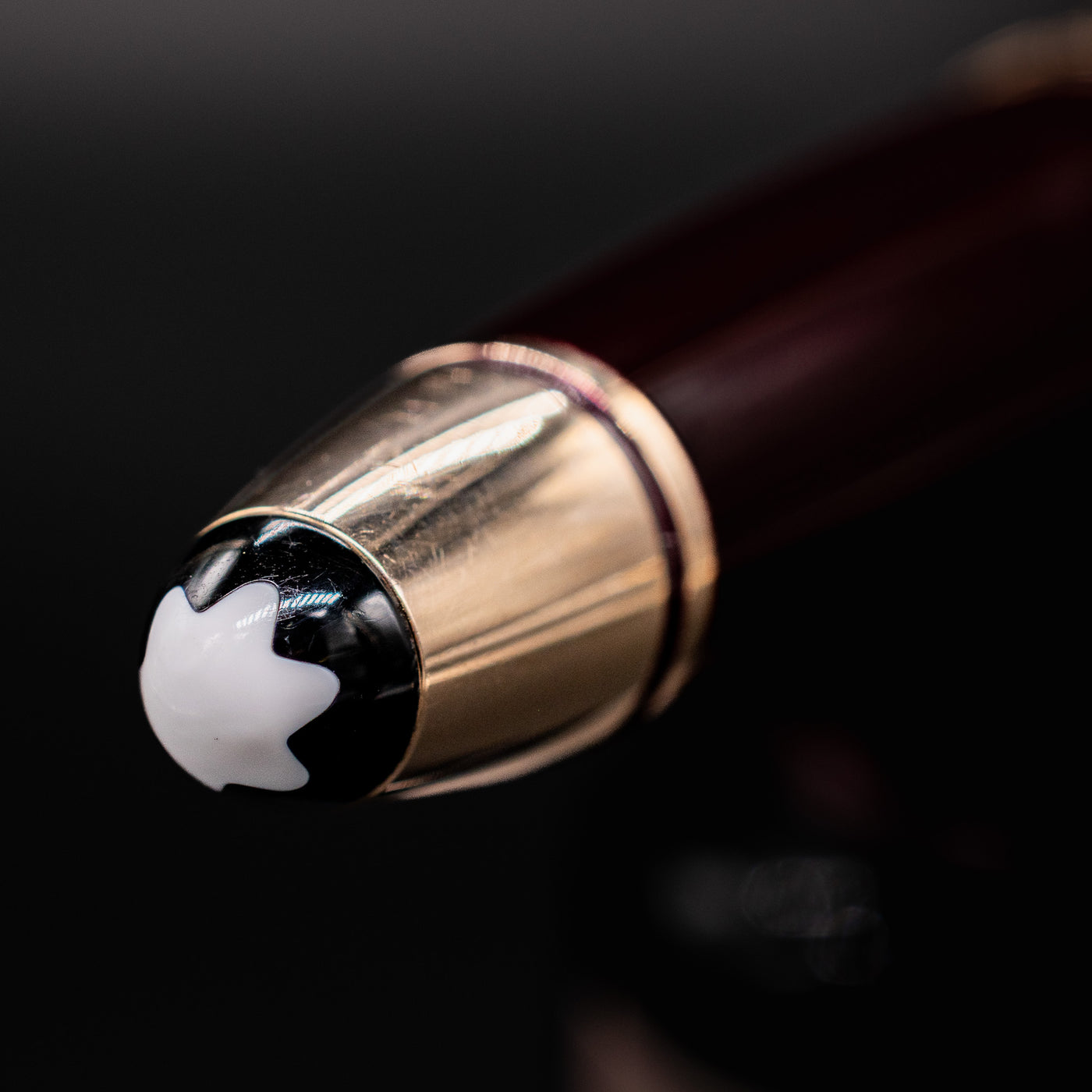 Close-up of the Montblanc JFK ballpoint pen finial featuring the iconic Montblanc snowcap emblem.