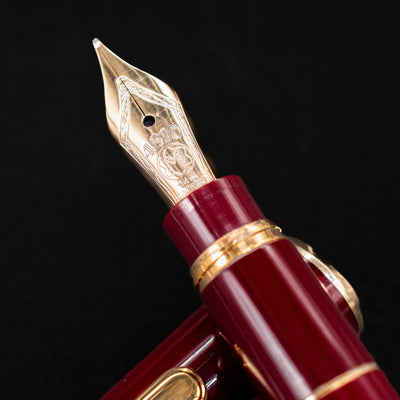 Close-up of the gold nib on the Montblanc Meisterstuck 114R Bordeaux & Gold Mozart Fountain Pen – Preowned