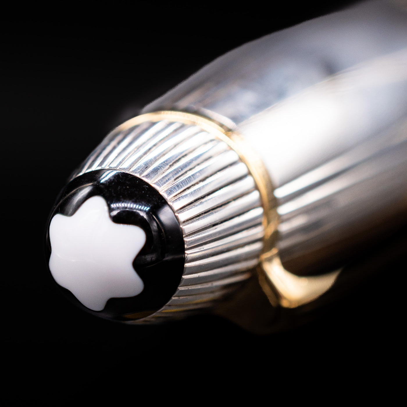 Close-up of the Montblanc white star emblem on the top of the cap of the Meisterstück 146DS Solitaire Doue LeGrand fountain pen
