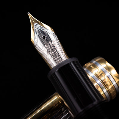 Extreme close-up of the Montblanc 18k gold nib engraved with “4810” on the Meisterstück 146DS Solitaire Doue LeGrand fountain pen