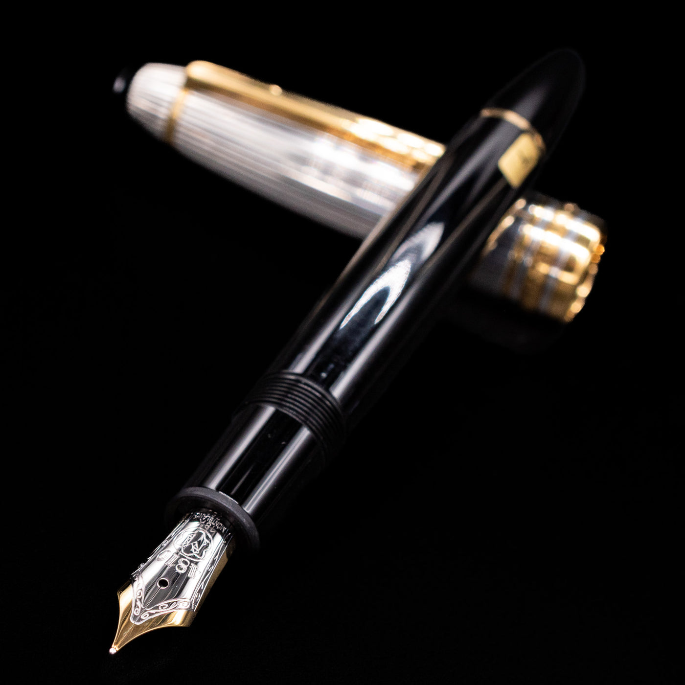 Close-up view of the nib and barrel of the Montblanc Meisterstück 146DS Solitaire Doue LeGrand fountain pen with the cap in background