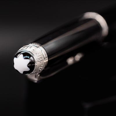 Montblanc white star emblem on the cap of the Meisterstück 164 UNICEF Ballpoint Pen – close-up detail