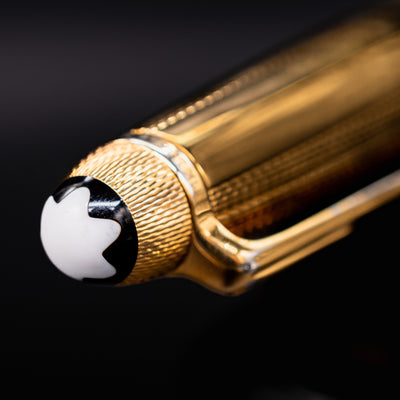 Finial and clip close-up of Montblanc Meisterstück Vermeil Barley Ballpoint Pen – white star emblem and textured gold cap