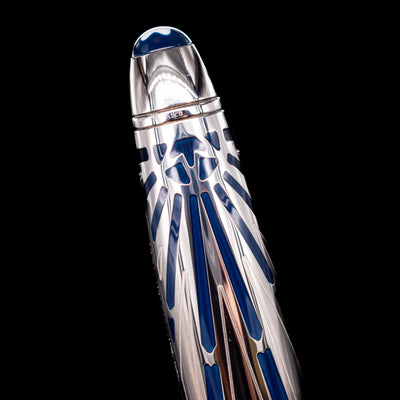 Side view of the Montblanc Meisterstück The Origin Collection Solitaire Doue LeGrand Fountain Pen with the cap on, showing clip and trim.