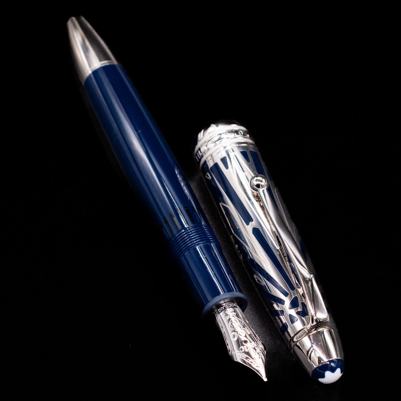 Montblanc Meisterstück The Origin Collection Solitaire Doue LeGrand Fountain Pen shown uncapped with the cap placed beside it.