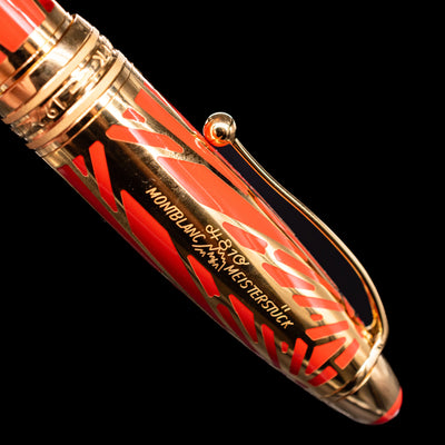 Detailed view of the silver and navy blue enamel cap on the Montblanc Meisterstuck The Origin Collection Solitaire Doue LeGrand Fountain Pen.