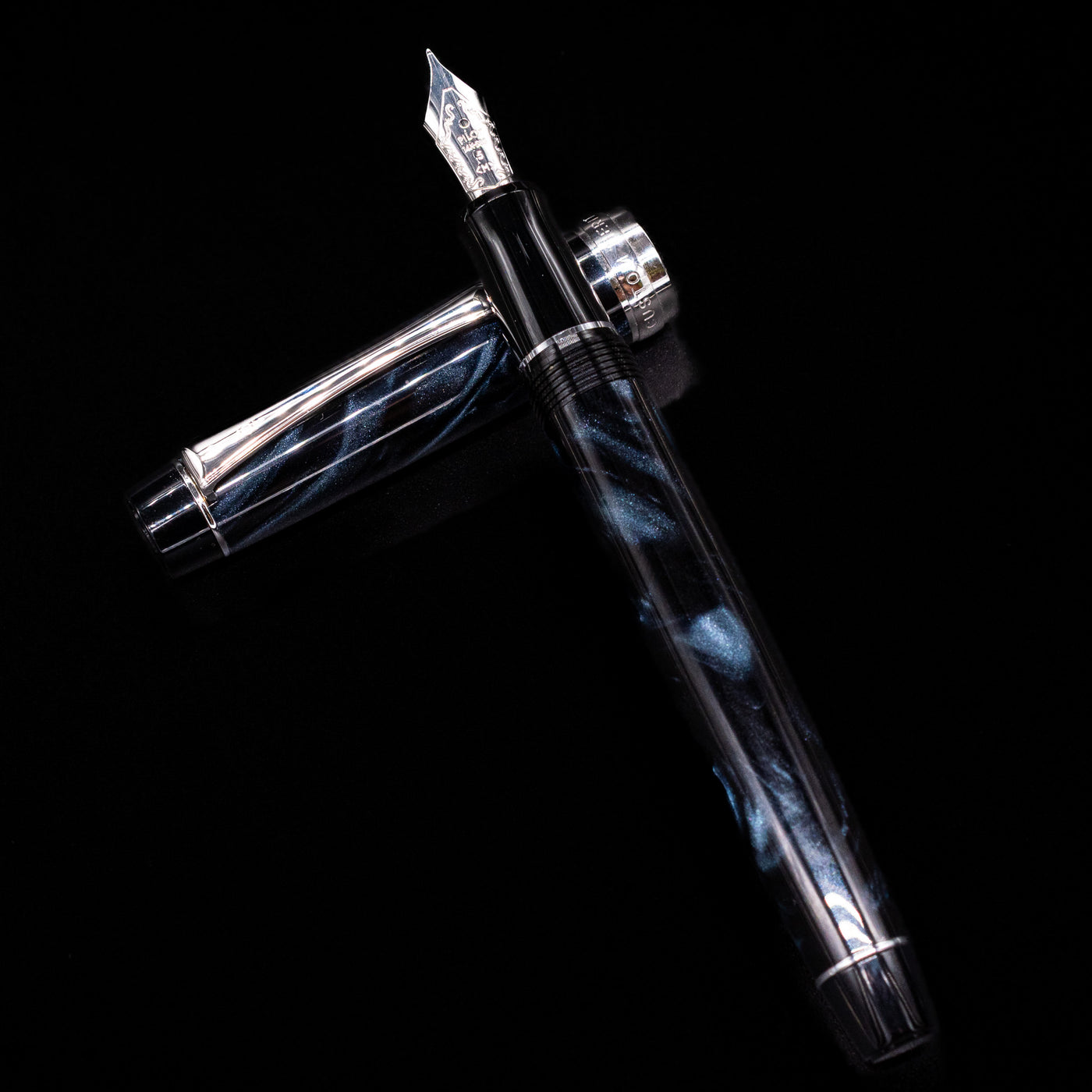 Close-up of the grip section and threads of the Pilot Custom Heritage SE Fountain Pen in Blue Marble.