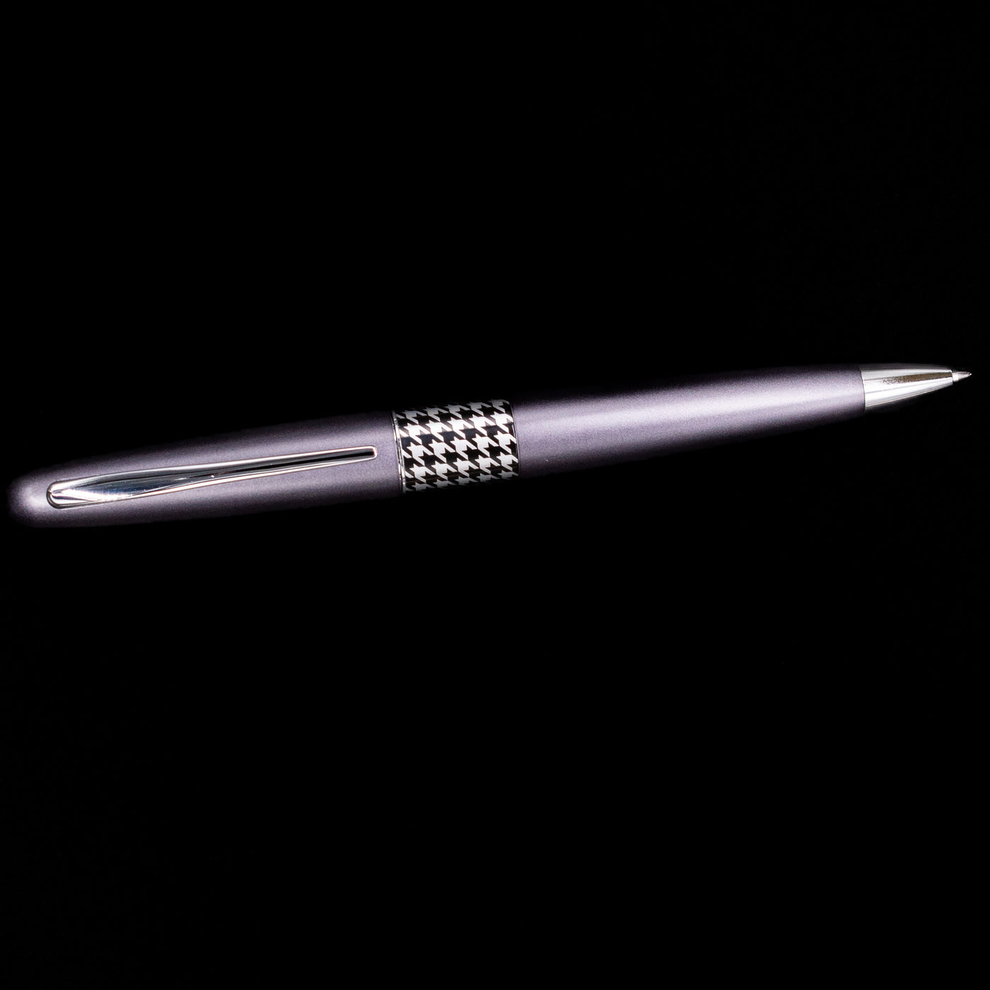 Full side view of the Pilot Metropolitan Pop Ballpoint Pen in Grey with houndstooth center band