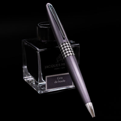 Pilot Metropolitan Pop Ballpoint Pen in Grey resting on Jacques Herbin Gris de Houle ink bottle