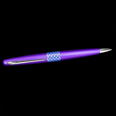 Side profile of the Pilot Metropolitan Pop Ballpoint Pen in Purple with geometric patterned band