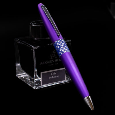 Pilot Metropolitan Pop Ballpoint Pen in Purple resting on Jacques Herbin Gris de Houle ink bottle