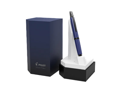 Pilot Vanishing Point Link Midnight 2025 fountain pen displayed with ombré gift box and packaging