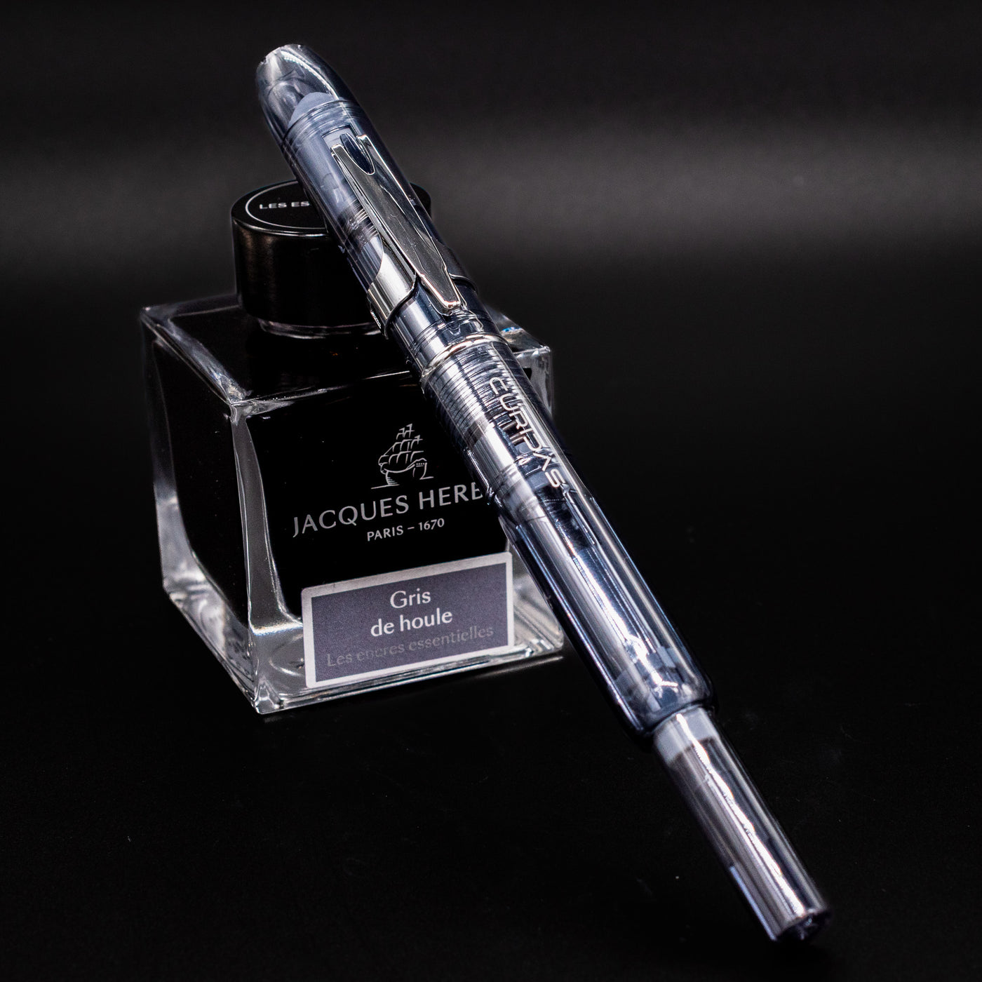 Platinum Curidas Fountain Pen - Graphite Smoke fully capped and displayed with a Jacques Herbin Gris de Houle ink bottle