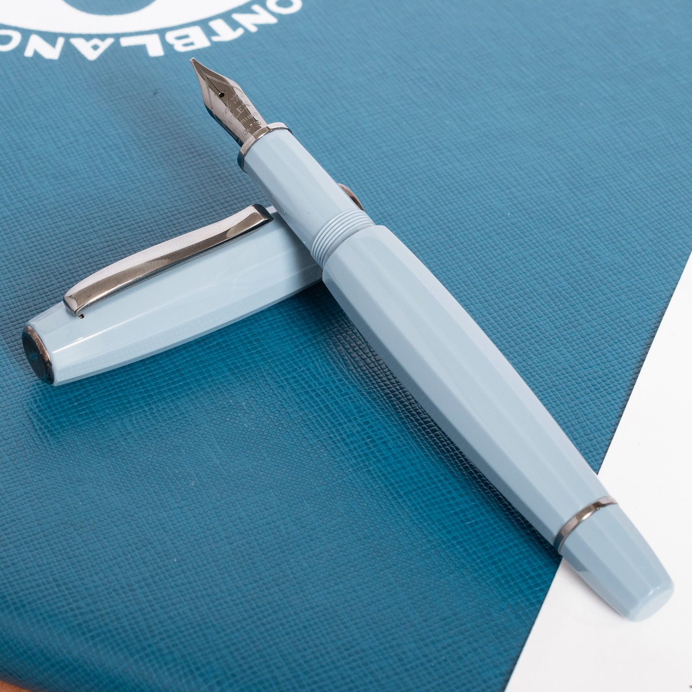 Scribo Feel Blue-Grey Fountain Pen balanced weight
