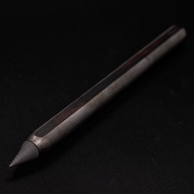 Stilform AEON Pencil Titanium DLC - closeup of magnetic graphite tip