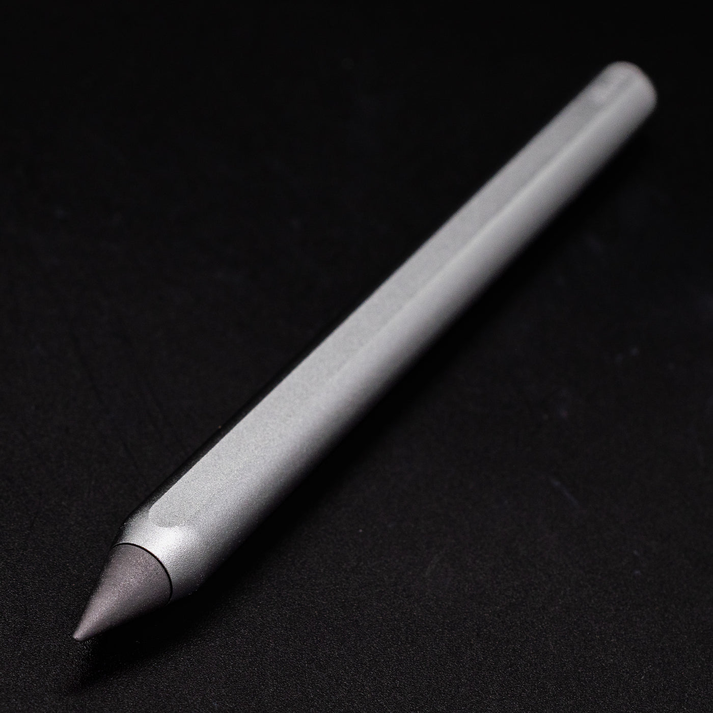 Stilform AEON Pencil Comet Grey - closeup of magnetic graphite tip