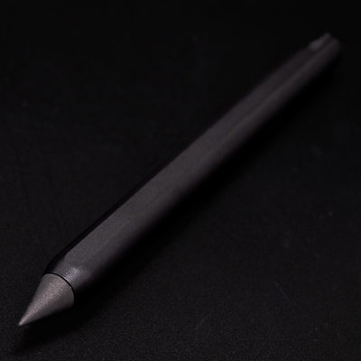 Stilform AEON Pencil Warp Black - closeup of magnetic graphite tip