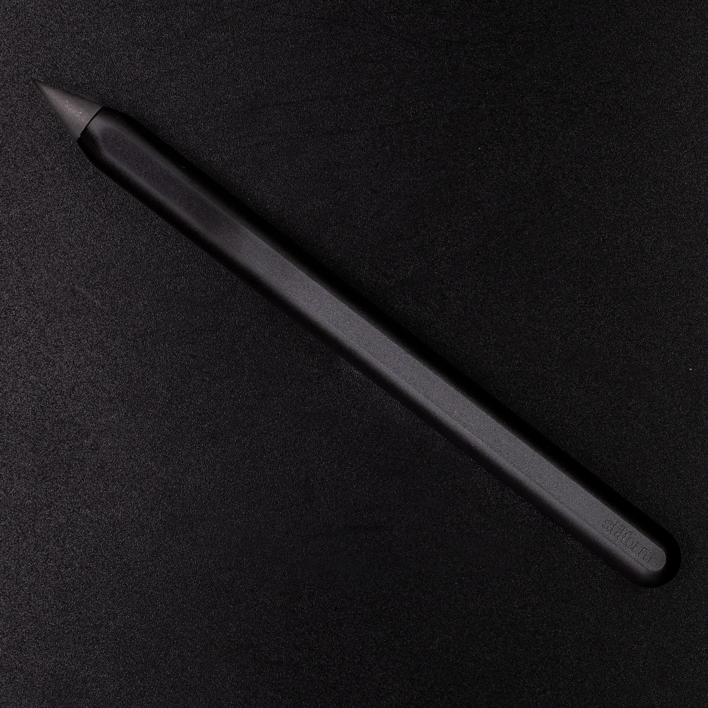 Stilform AEON Pencil Warp Black - full overhead view