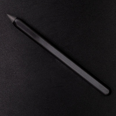 Stilform AEON Pencil Warp Black - full overhead view