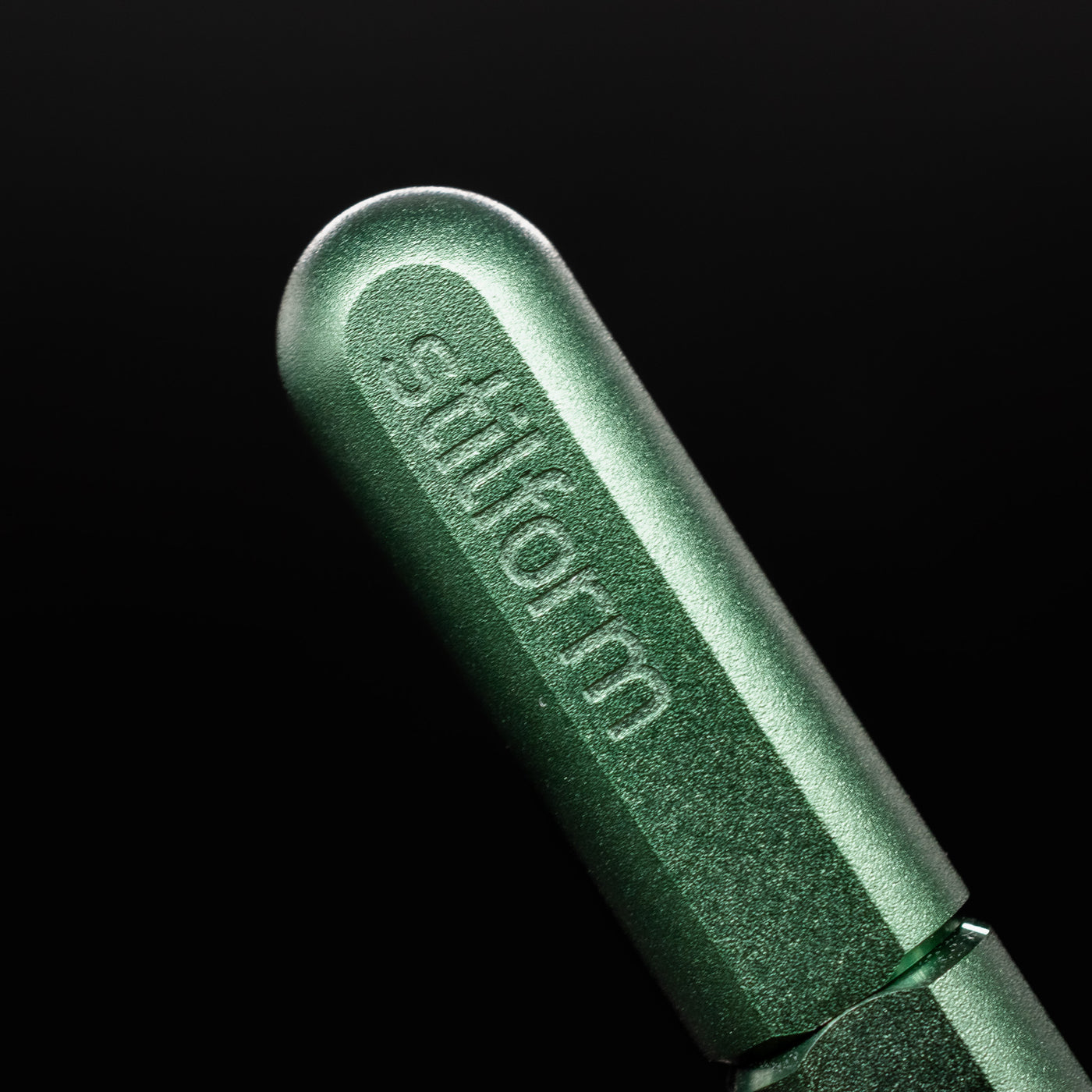 Stilform ARC Gel Pen Aurora Green - closeup of Stilform logo on barrel