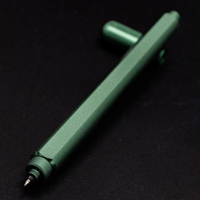 Stilform ARC Gel Pen Aurora Green - tip closeup, uncapped and leaning toward camera