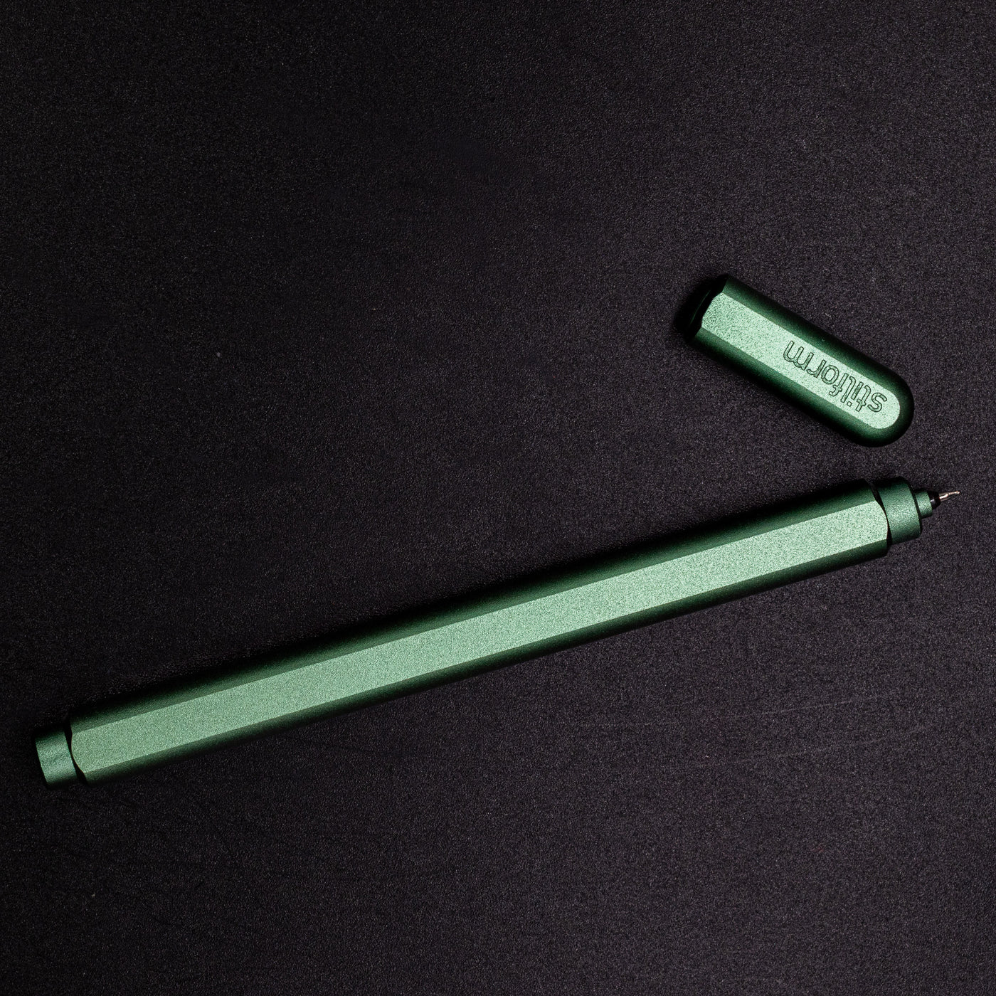 Stilform ARC Gel Pen Aurora Green - full overhead view, uncapped