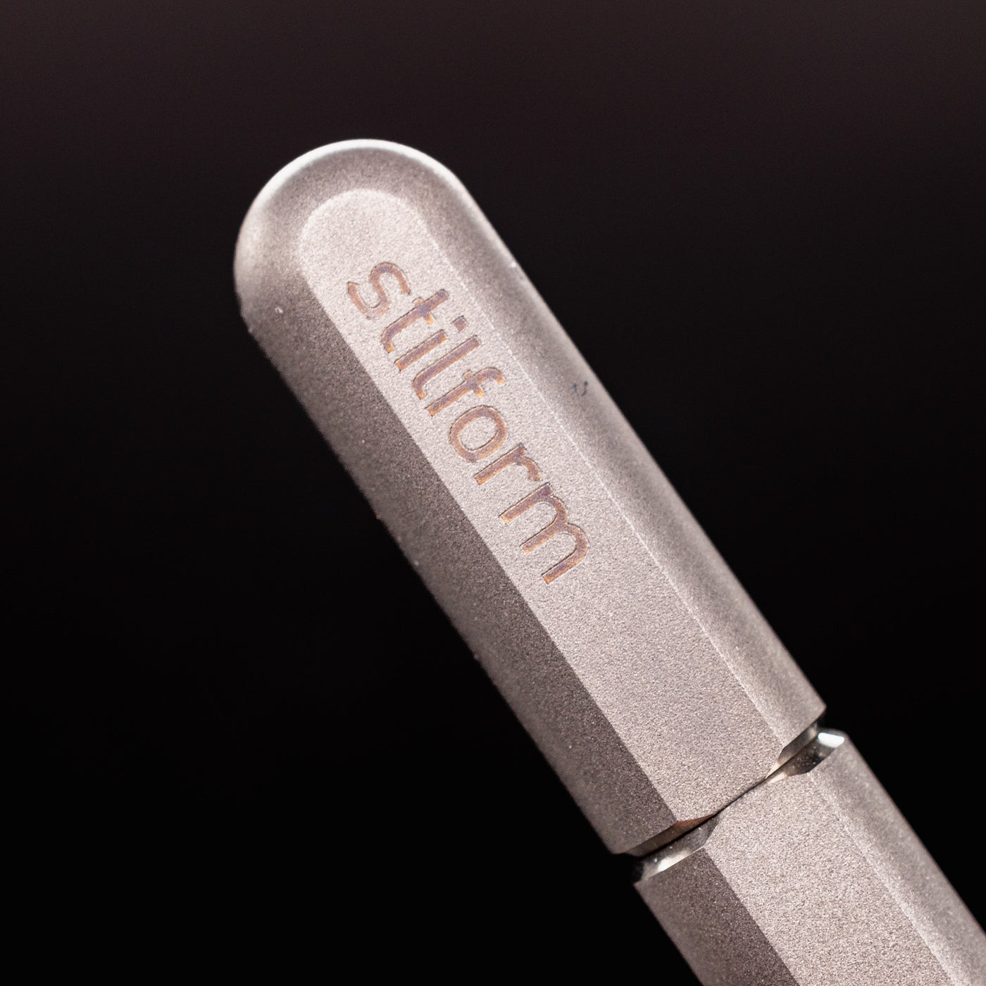 Stilform ARC Gel Pen Comet Grey - closeup of Stilform logo on barrel