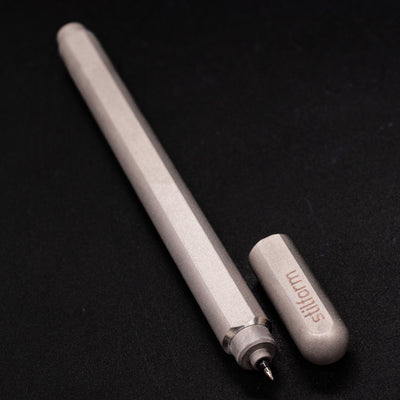 Stilform ARC Gel Pen Comet Grey - uncapped angled view from overhead