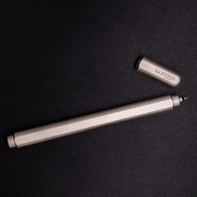 Stilform ARC Gel Pen Comet Grey - full overhead view, uncapped