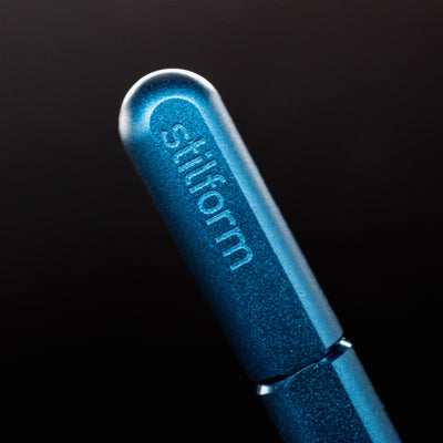 Stilform ARC Gel Pen Night Sky Aluminum - closeup of Stilform logo on barrel