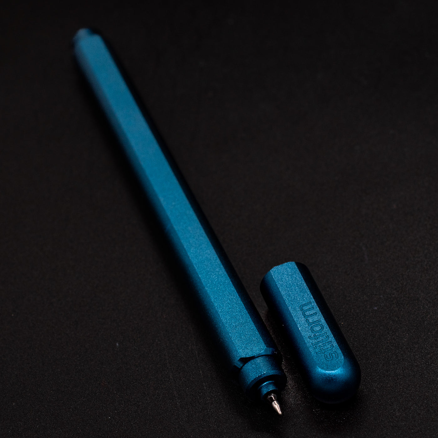 Stilform ARC Gel Pen Night Sky Aluminum - uncapped angled view from overhead