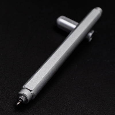 Stilform ARC Gel Pen Warp Black - tip closeup, uncapped and leaning toward camera