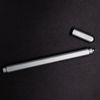 Stilform ARC Gel Pen Warp Black - full overhead view, uncapped