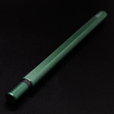Stilform FLOW Rollerball Pen Aurora Green - closeup view of end cap