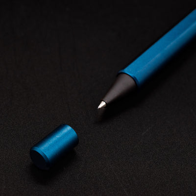 Stilform FLOW Rollerball Pen Night Sky Aluminum - tip closeup with magnetic cap in foreground