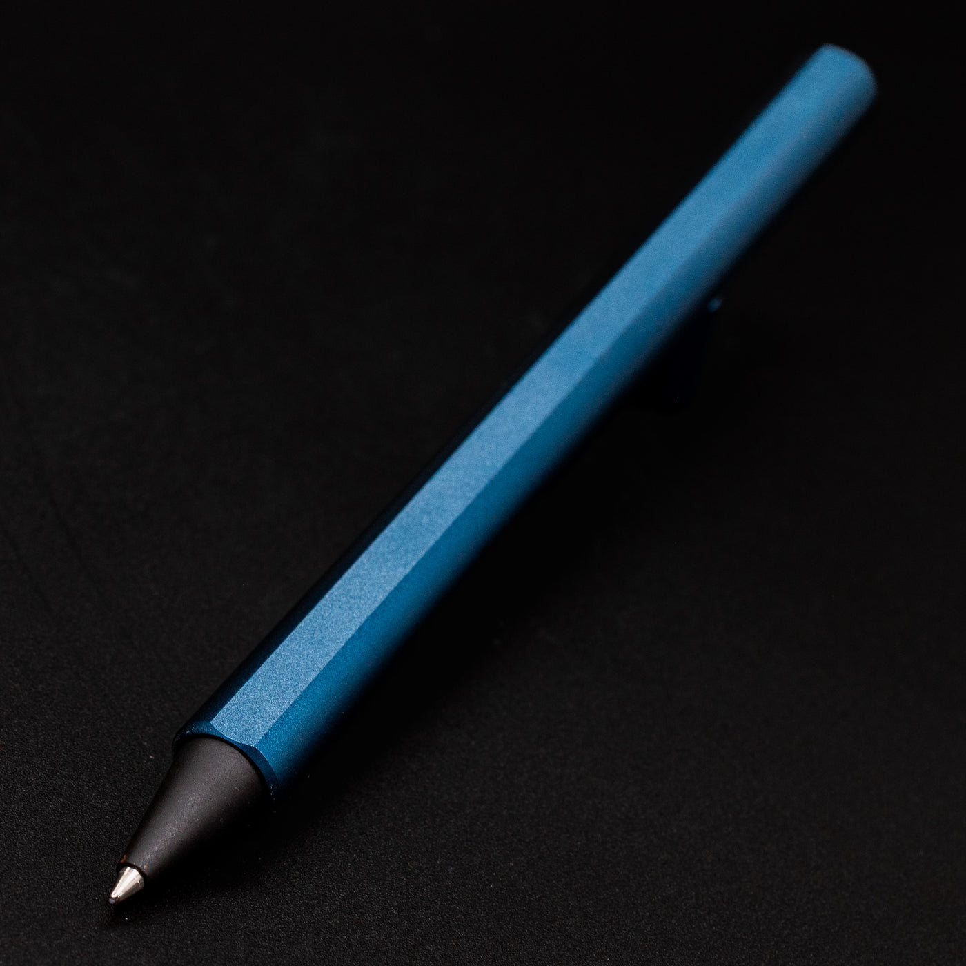 Stilform FLOW Rollerball Pen Night Sky Aluminum - closeup of rollerball tip angled at camera