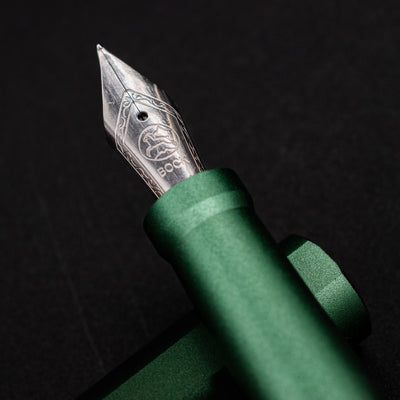 Stilform INK Fountain Pen Aurora Green – detailed closeup of fountain pen nib